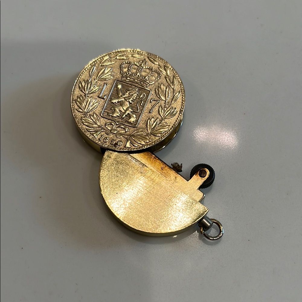 Vintage Gold tone Lion & Crown Coin Cigarette/cigar Lighter. Very Collectible